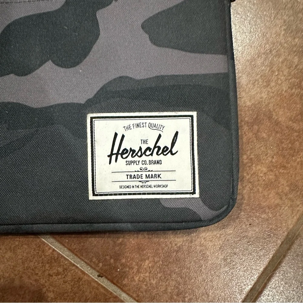 Herschel Supply Co. Anchor Sleeve Night Camo 12 Inch